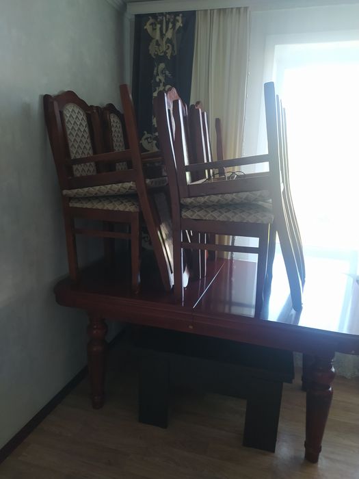 Продам стол и стулья