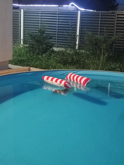 Domnești central, casa  cu piscina, 120 mp construiți 2025, 4 camere, 2 bai, placa beton pod, teren 377 mp cu drum acces incinta privata