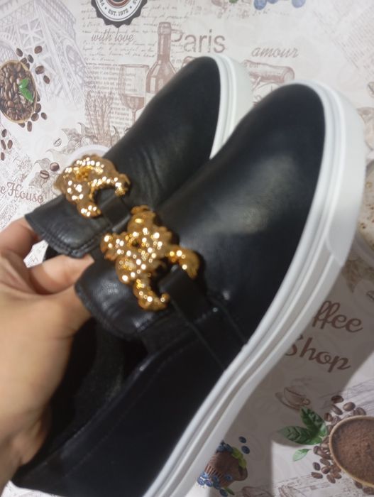 Продам новую обувь