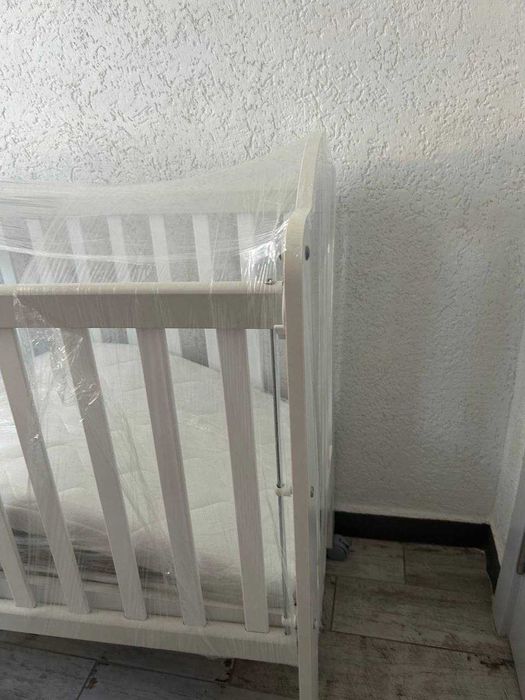 Дървена кошара в цвят бяло