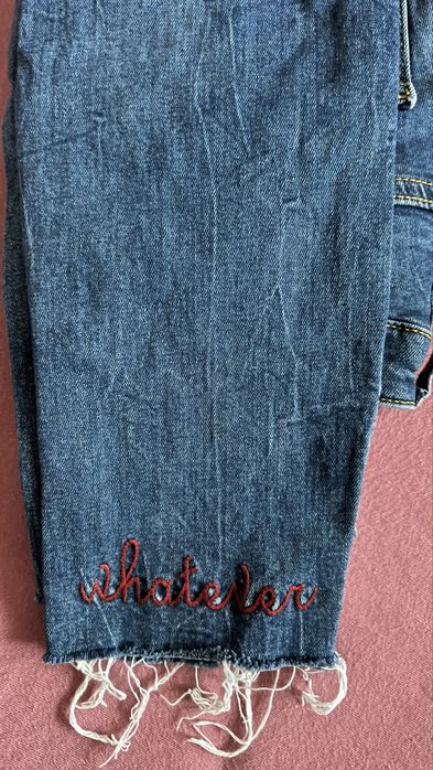 Дънки с бродерия