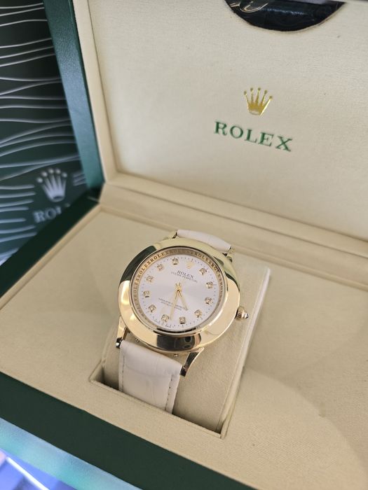 Продам золотые Ролексы новой модели с тремя видами циферблата.