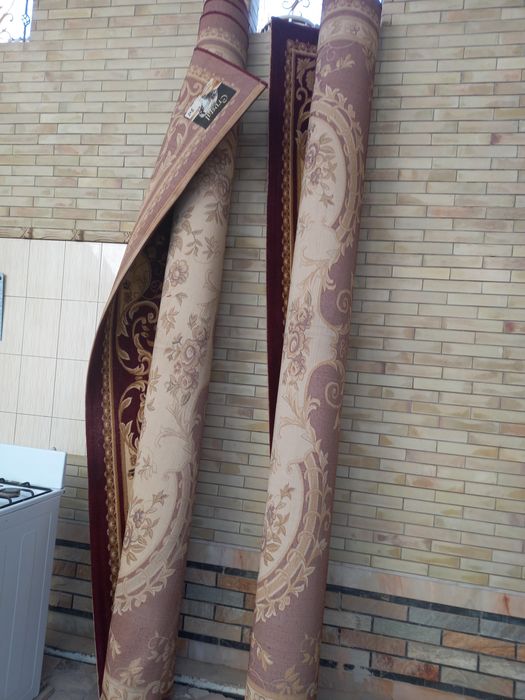 Продаются ковры.