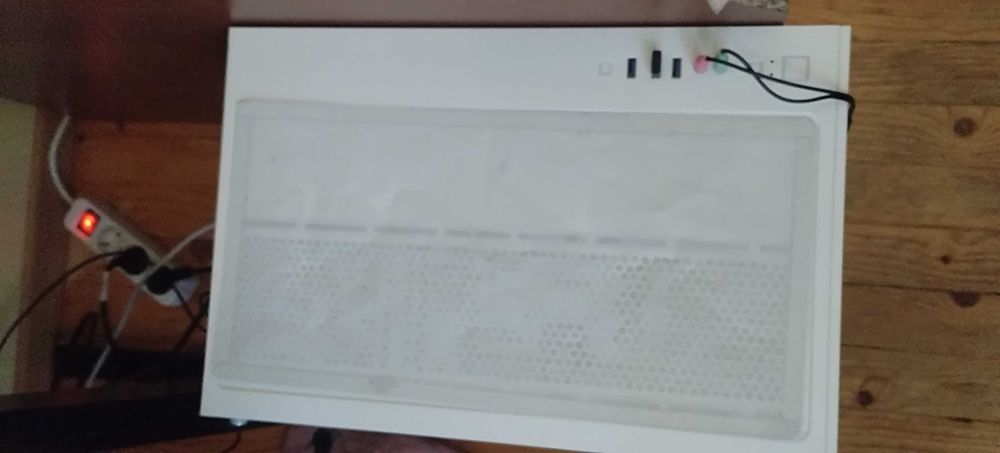 Продавам като нов Геймърски компютър Ryzen 7 5700x3d-гаранция