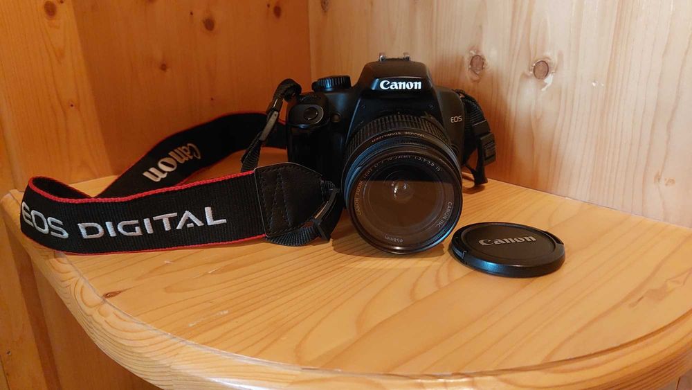 Фотоапарат Canon 1000 D