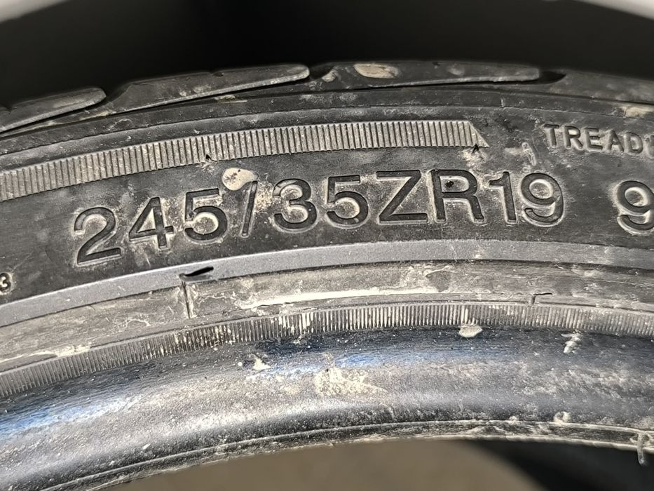 Продам летние шины 245/35 R19