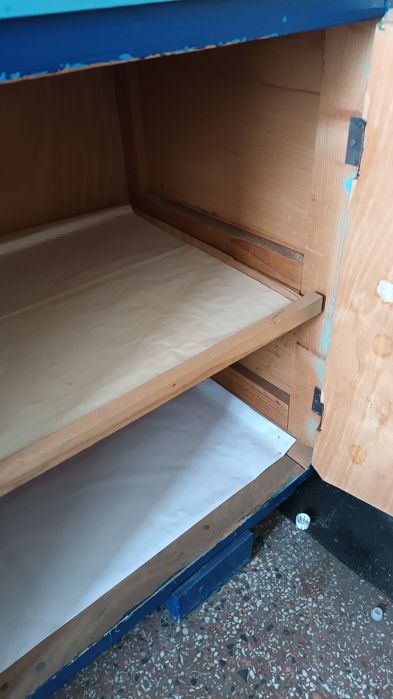 Bufet vechi de bucatarie