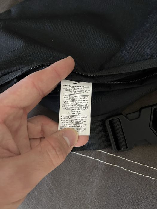 Продавам чанта на nike за кръста.
