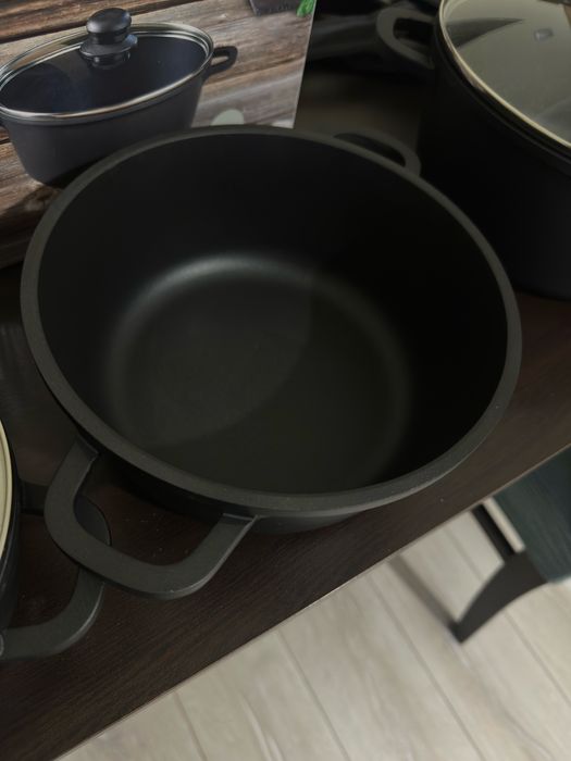 Комплект чисто нови тенджери за готвене - 3 броя