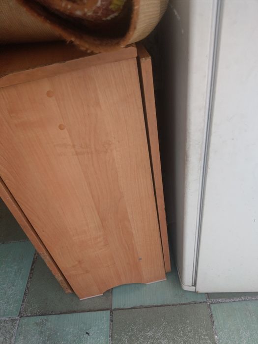 Продам столы и полки деревянные