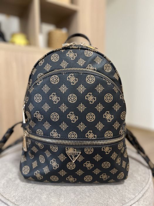 Раница Guess лека забележка