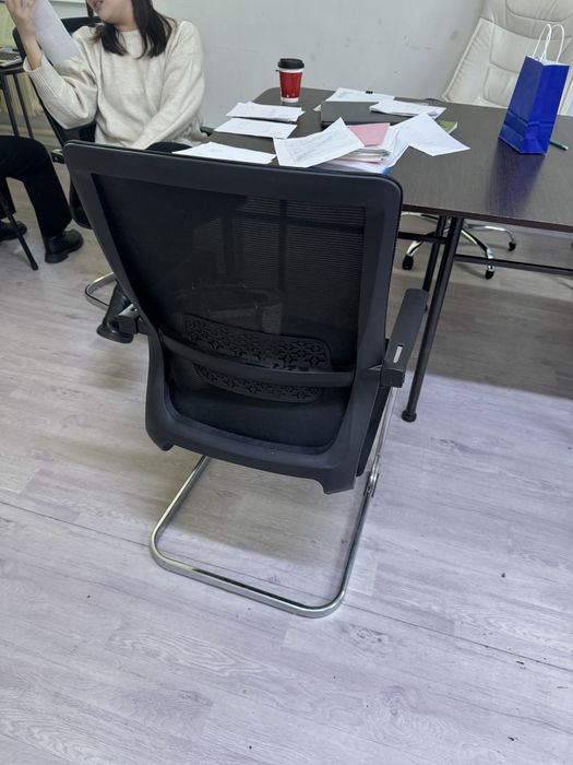 Продаются офисные стулья