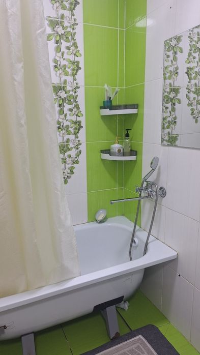 Сдается 2х ком кв помесячно