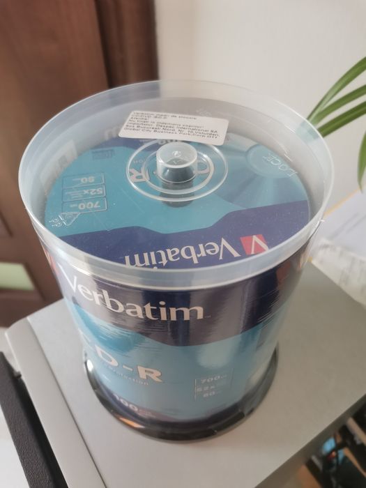 Set nou nedesfacut 100 de CD-uri