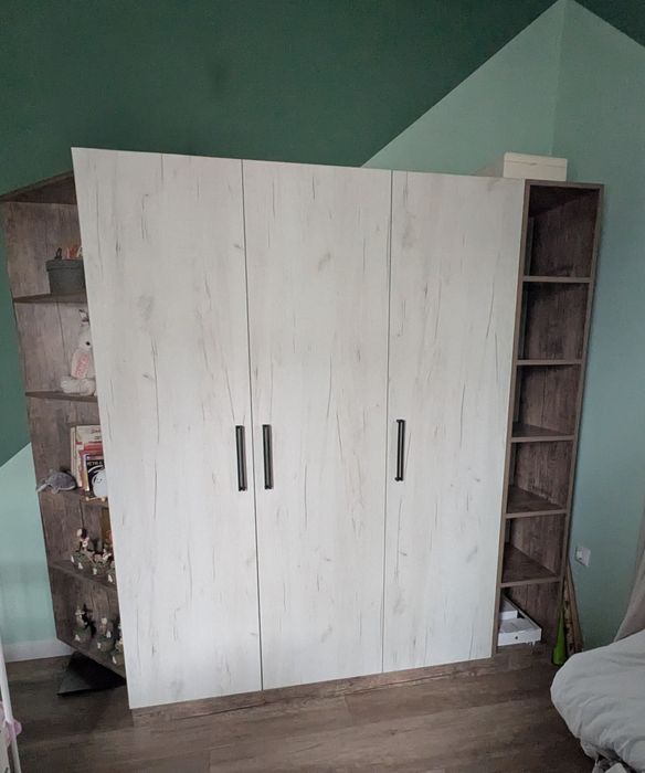 Детска стая - легло, бюро, нощно шкафче, голям шкаф, гардероб