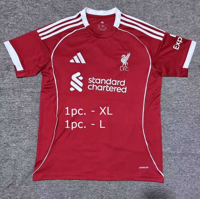 Футболни тениски на отбори.