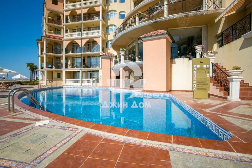 Просторен тристаен апартамент с ПАНОРАМА МОРЕ в Атриум Бийч, Елените