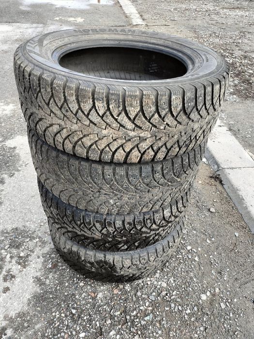 Продам шины б/у размер 215/60/16