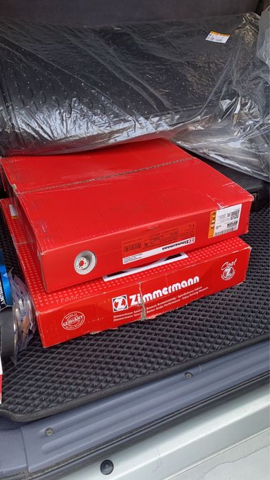 Правый тормозной диск Zimmermann на Porsche Macan