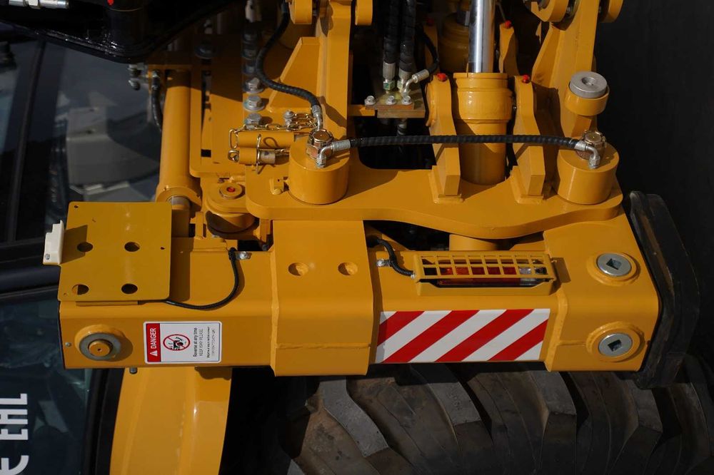 Экскаватор-погрузчик HORN 388T