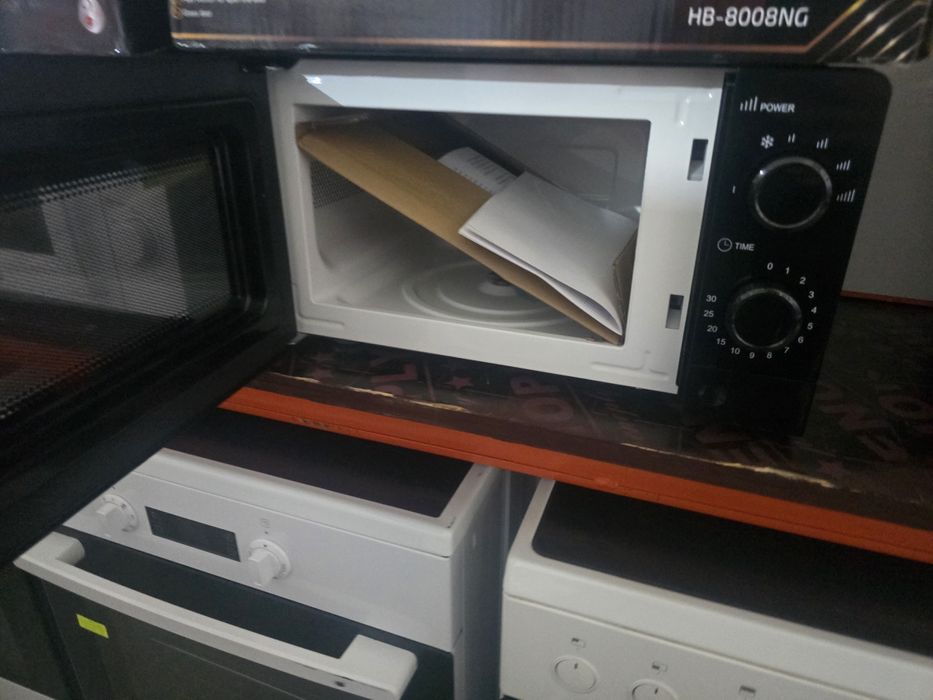 Нова микровълнова фурна HAUSBERG HB-8008NG, 20 литра, входна мощност 1150 W, мощност 700 W,