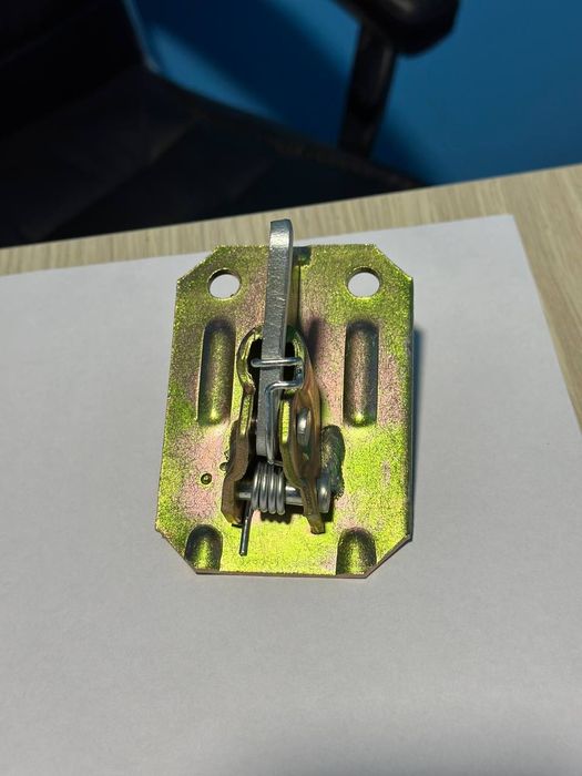 Зажим для аполубка.