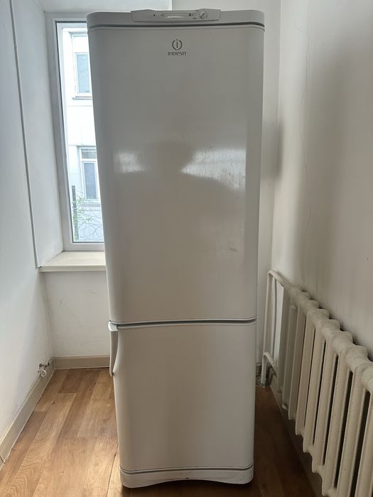 Холодильник б/у indesit