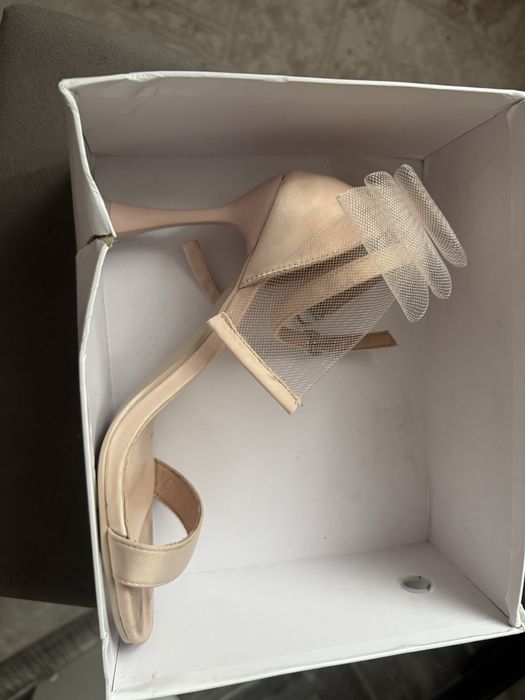 Продам босоножки 38 размера