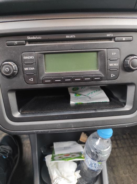 Продавам оригинлен касетофон за шкода