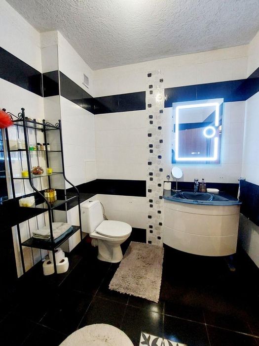 Дава се под наем Тристаен апартамент в София, Витоша - 130 кв.м за 1146.99 € - Снимка #12