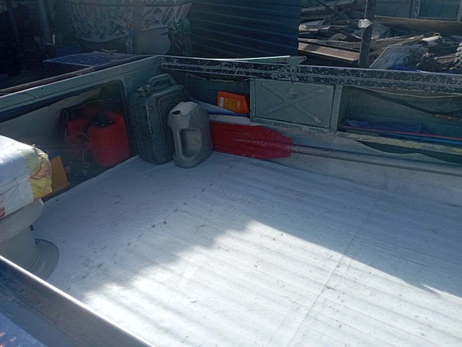 Продам лодку с мотором