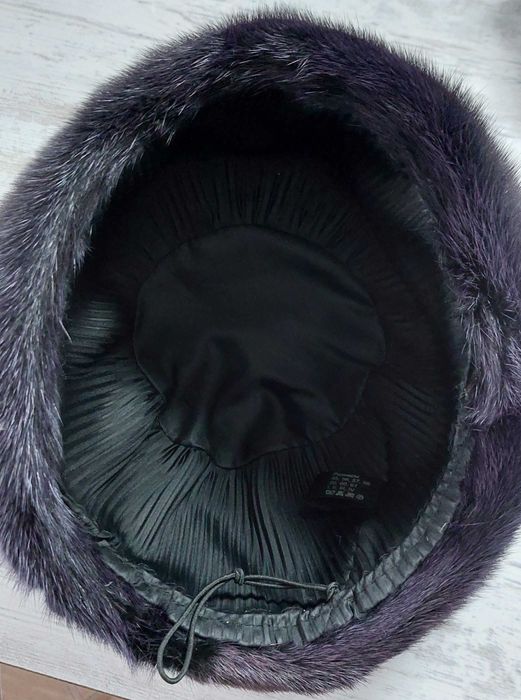 Продам шапку, женскую, зимнюю. Недорого.