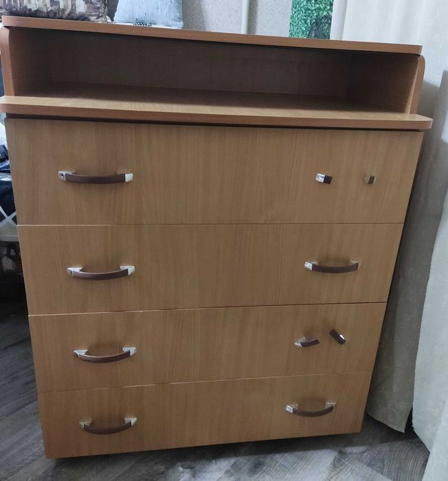 Продам комод с зеркалом