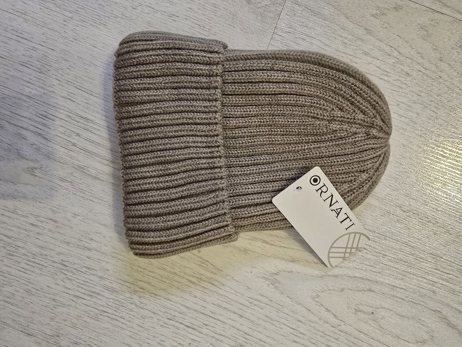 Продам шапку бежевого цвета