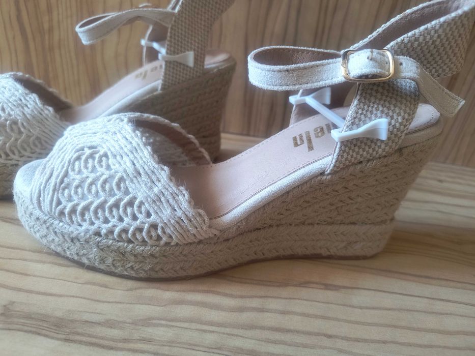 Много красиви сандали