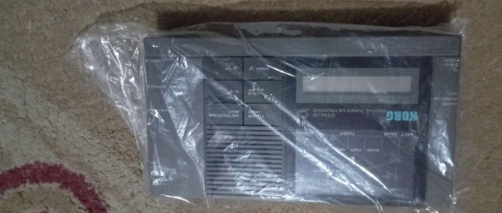 DTM-12 Korg. Тюнер плюс метроном. В хорошем качестве.