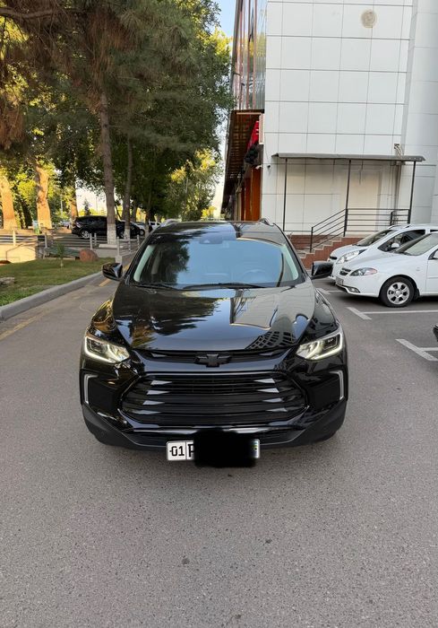 Chevrolet Tracker Premier (черный цвет)