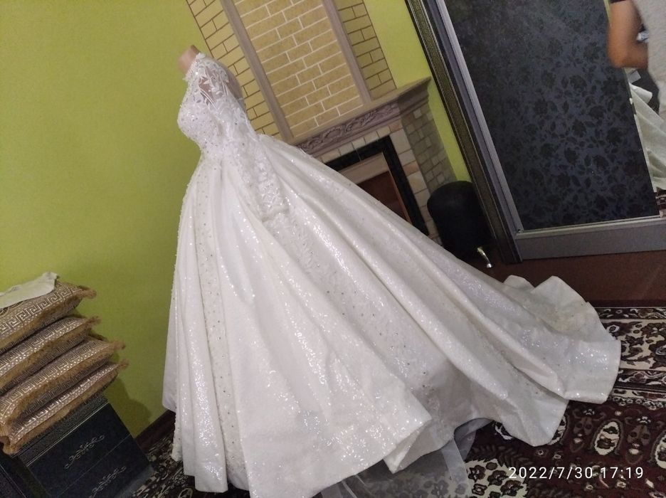 Kelin libosi/qaymoq rangli