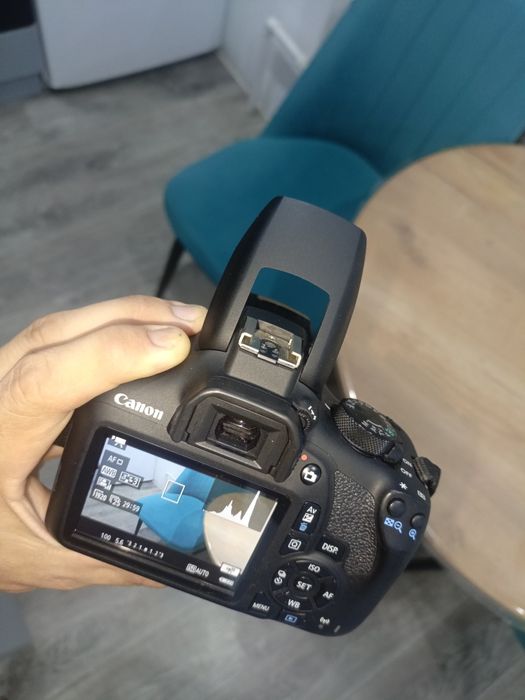 Фотоаппарат зеркалка. Canon 1300d