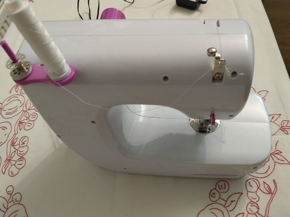 Mașina de cusut DomoClip