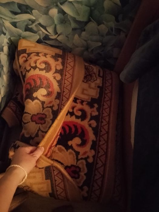 Продам кровать с матрасом тумбу шкаф ковер