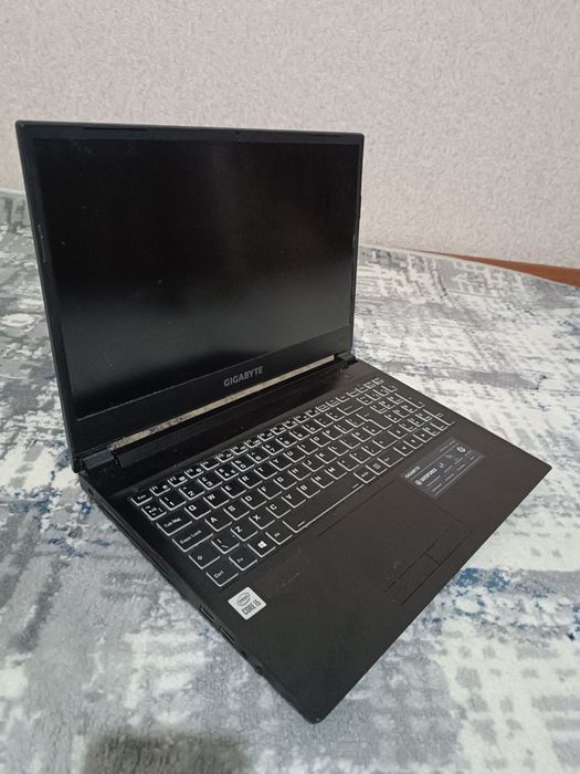 Ноутбук Gigabyte
