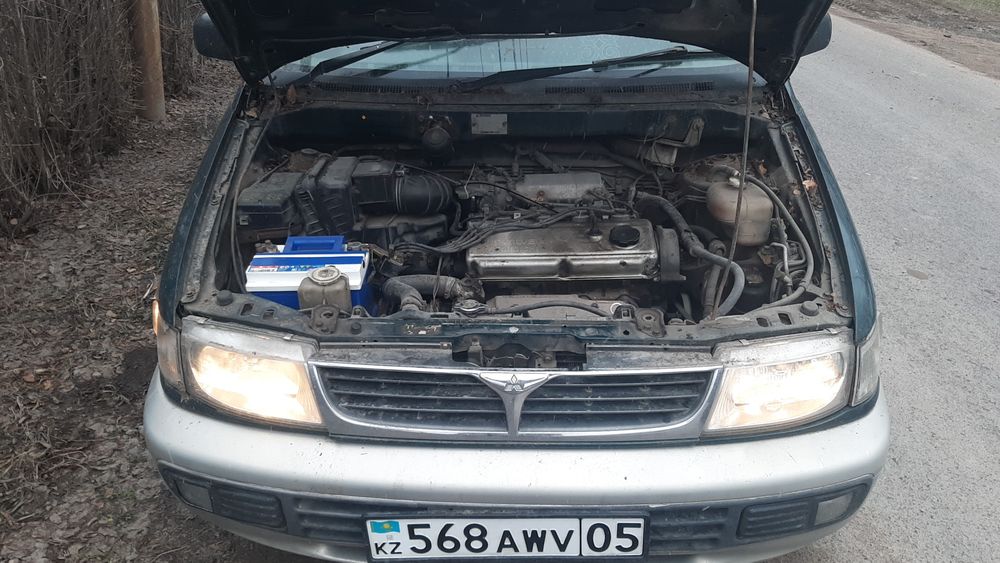 Продам  машину Мицсубици Шариот