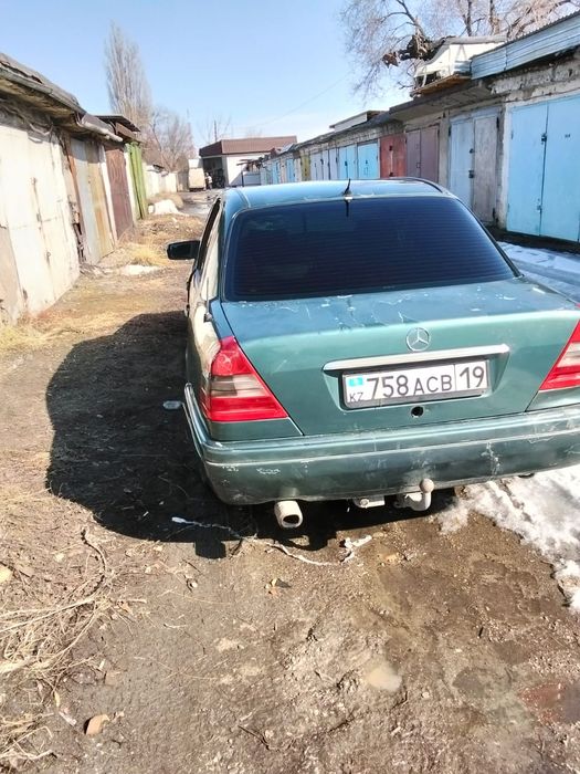 Продам машину  мерседес с180