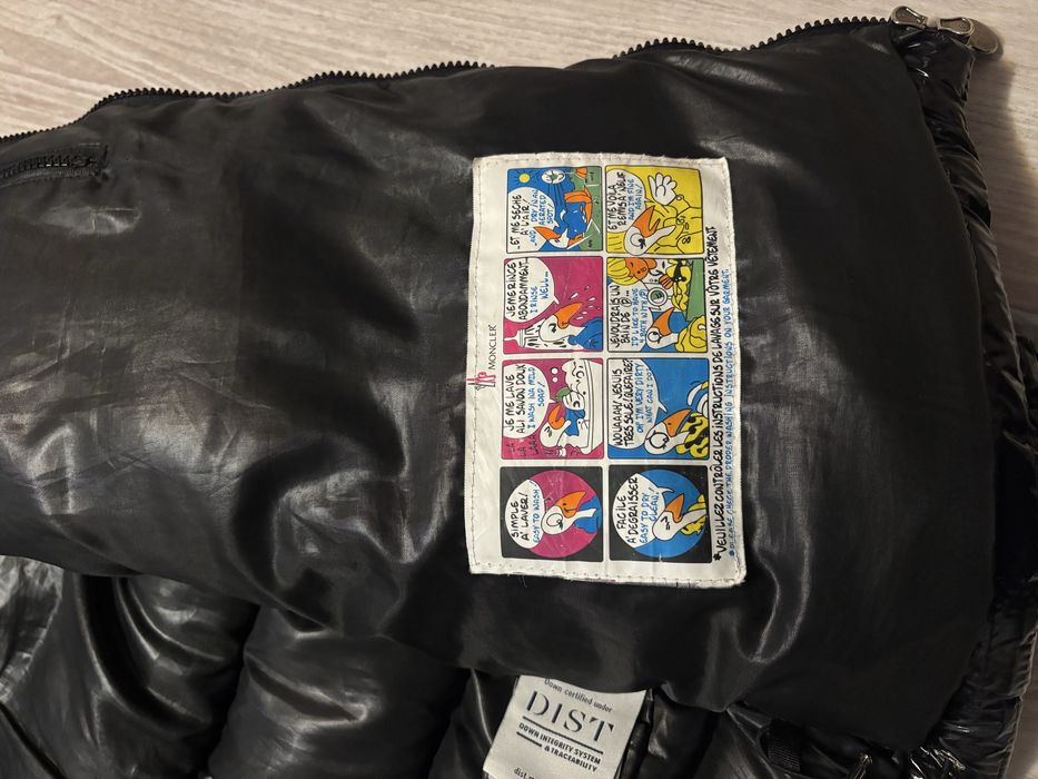 Vând geacă Moncler