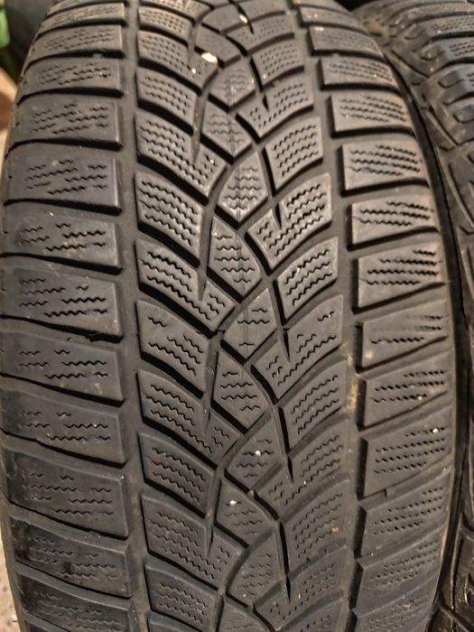 215/60R16 GoodYear Ultra Grip