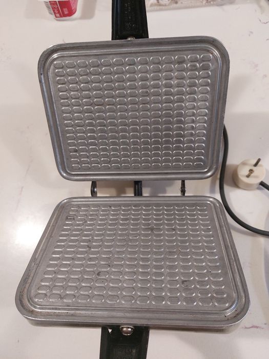 Вафельница Электровафельница