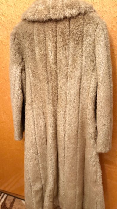 Продавам кожено палто