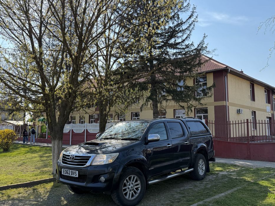 TOYOTA Hilux
