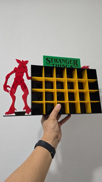 Полочка для фигурок из сериала "Очень странные дела"